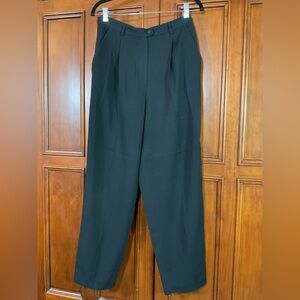 Casual Corner Women’s Size 10 Short Solid Black Pants Pleated With Pockets EUC A